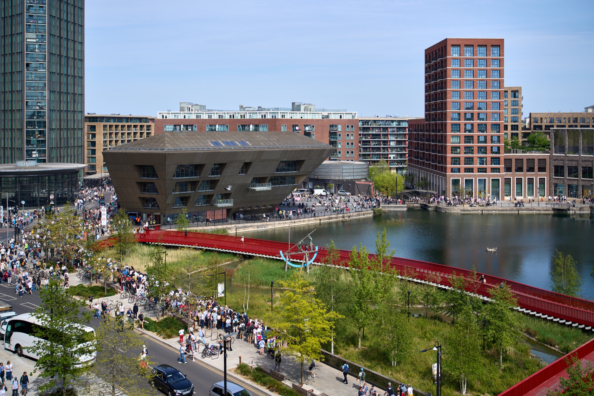 Wide coverage of the London Marathon 2026 at Canada Water — capturing the scale and atmosphere of the day.